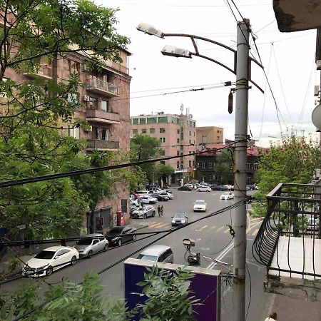Квартира В Самом Центре Еревана Apartamento Exterior foto