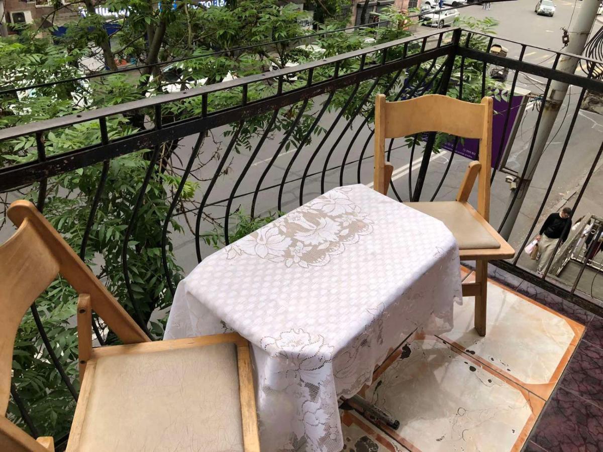 Квартира В Самом Центре Еревана Apartamento Exterior foto