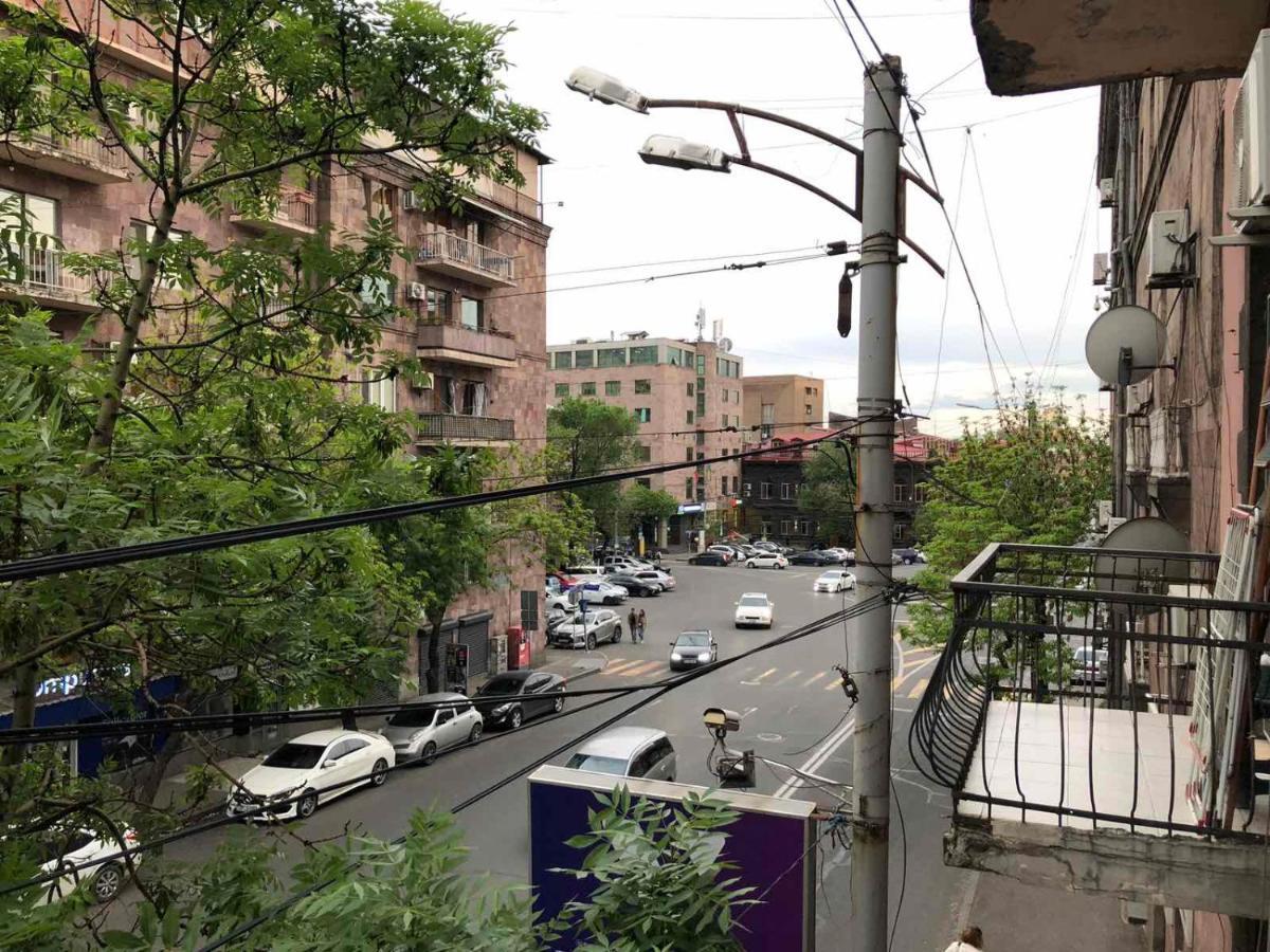 Квартира В Самом Центре Еревана Apartamento Exterior foto